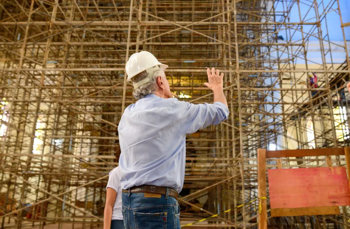 Caiado vistoria obras de restauração da Catedral de Sant'Ana_Secom