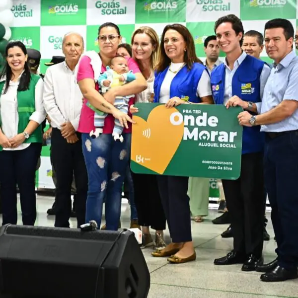 Gracinha Caiado entrega 1,2 mil benefícios em Mineiros