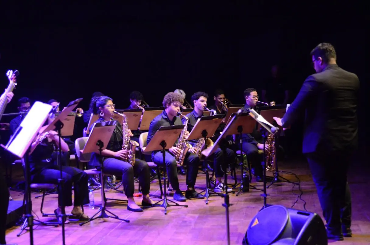 Orquestra Sinfônica Jovem no palco