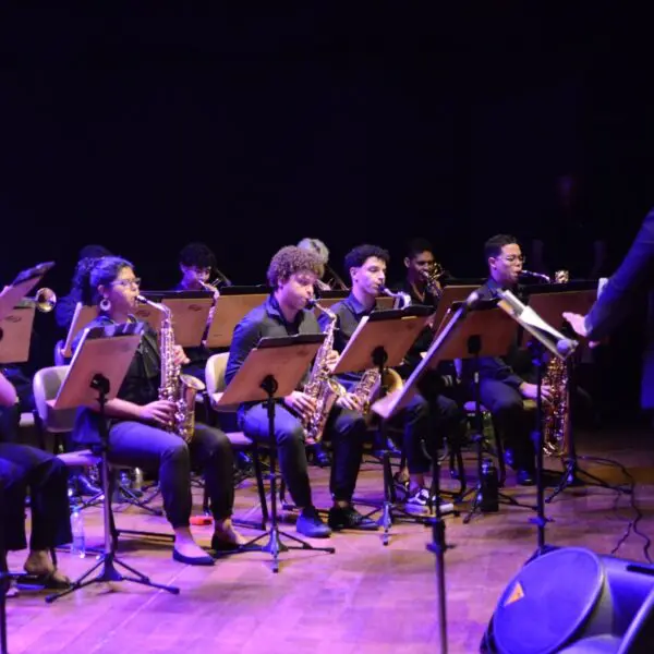 Orquestra Sinfônica Jovem no palco