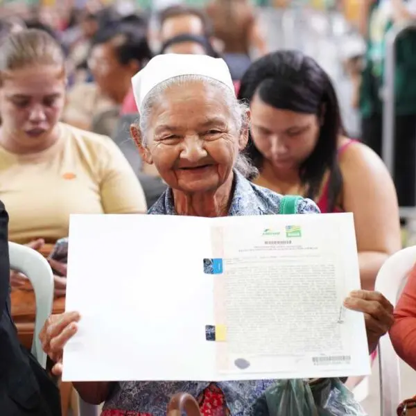 Regularização fundiária_Agehab_escritura