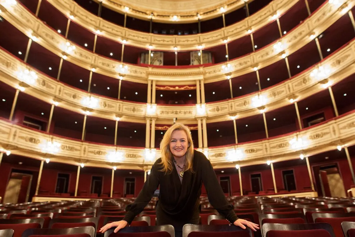 Maestrina Lígia Amadi, convidada da Orquestra Filarmônica de Goiás