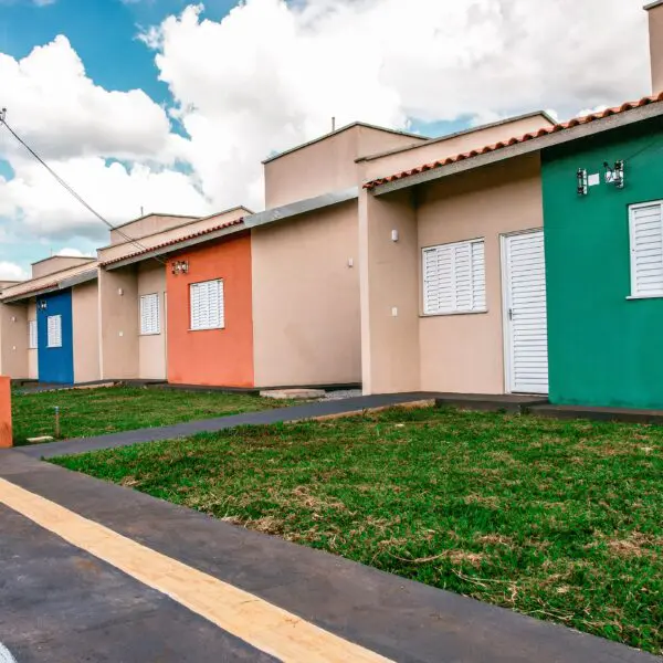 Agehab começa construção de casas a custo zero em 43 novos municípios