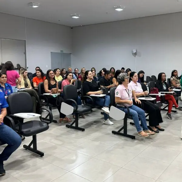 Saúde capacita em Mineiros as equipes do Goiás Todo Rosa