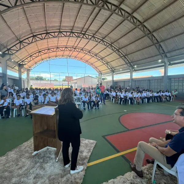 Entrega da quadra coberta do Cepi Americano do Brasil