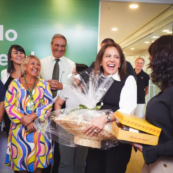 Gracinha em visita à Secretaria do Entorno do DF