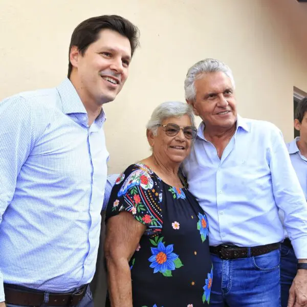 Caiado entrega 30 casas a custo zero em Orizona