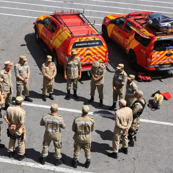 Bombeiros goianos que atuaram na tragédia do RS concedem entrevista coletiva