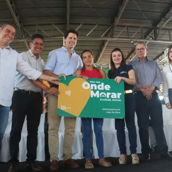 Daniel Vilela em Uruaçu para entrega do Aluguel Social_Jota Eurípedes