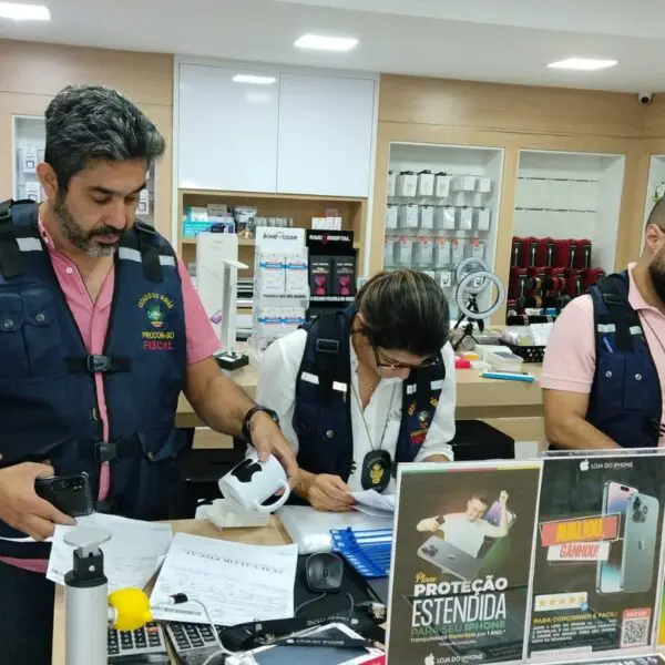 Procon Goiás apreende mais de R$ 90 mil em produtos em lojas de celulares