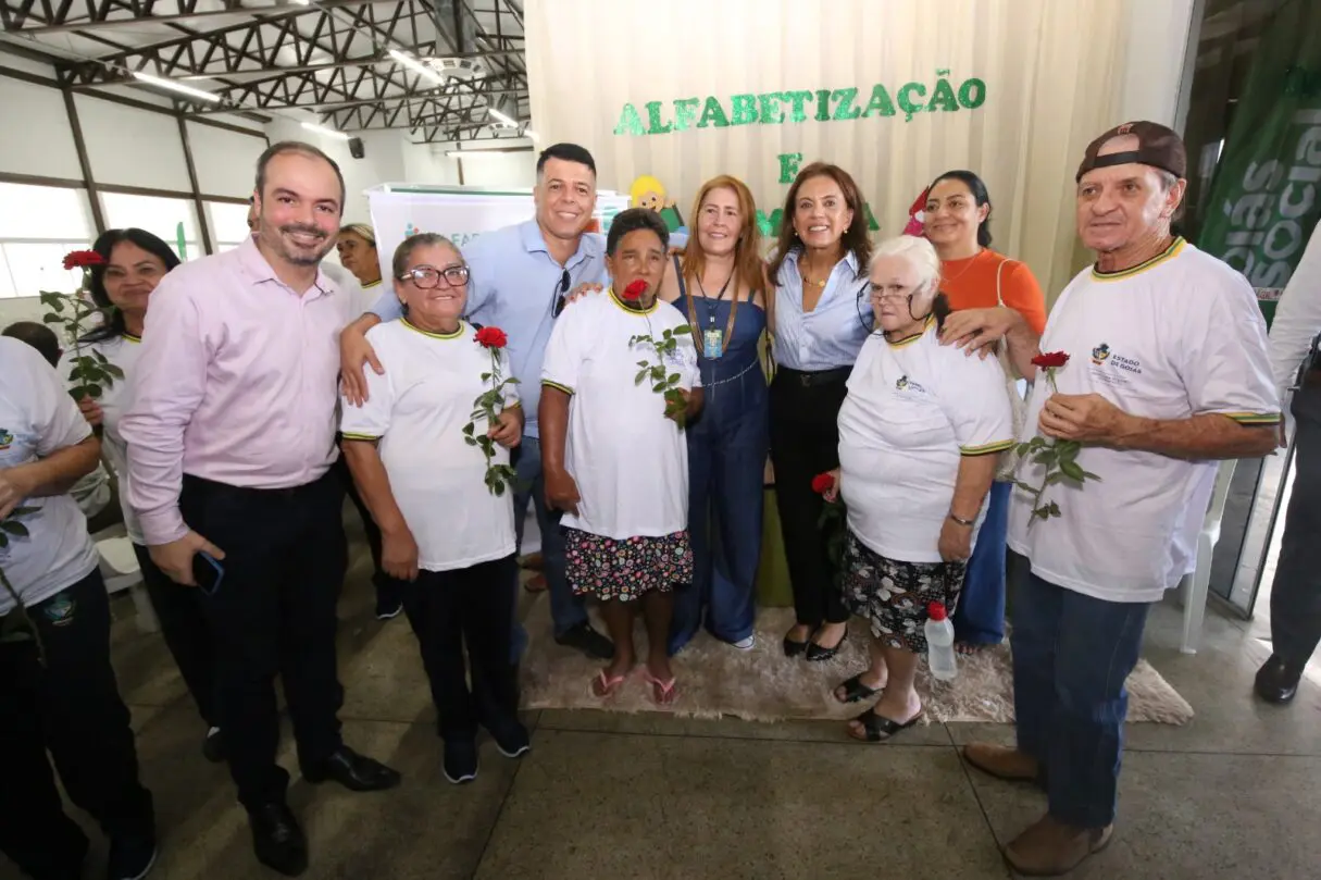 Governo abre novas turmas de alfabetização para jovens e adultos