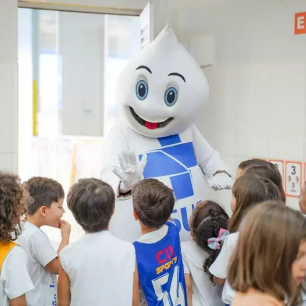 Zé Gotinha visita Centros de Educação infantil