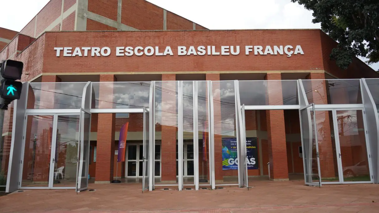 Escola do Futuro do Estado de Goiás em Artes Basileu França