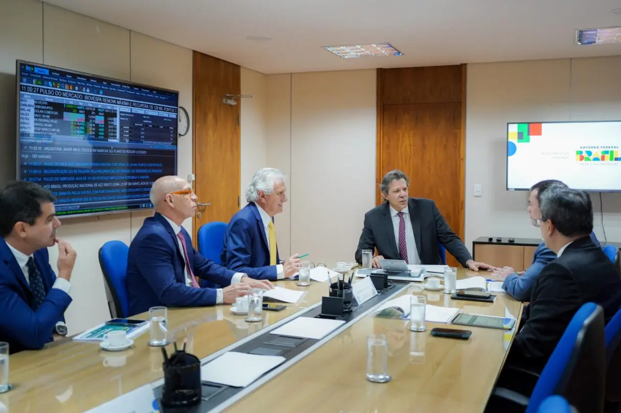 Caiado discute RRF em reunião