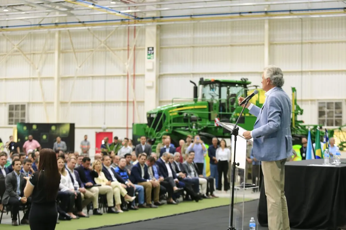 Caiado visita indústria de máquinas agrícolas_crescimento da produção industrial goiana