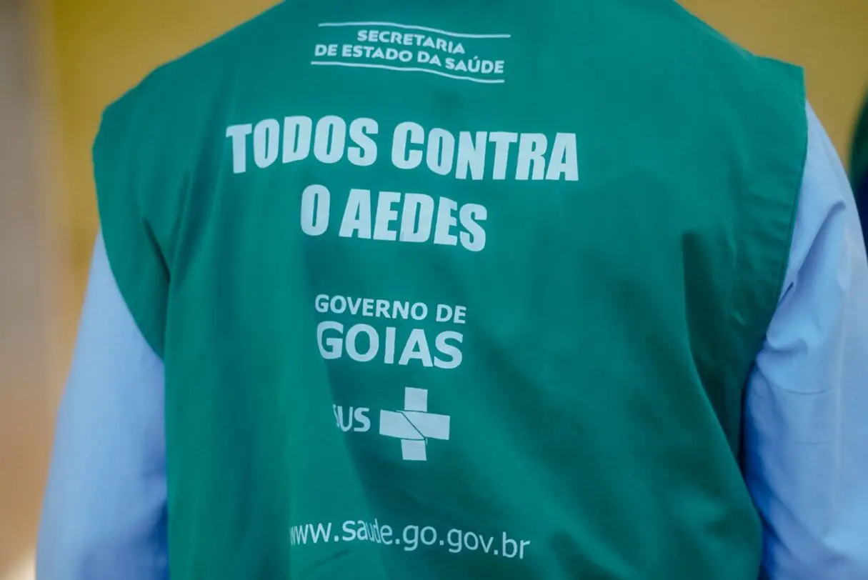 Agente de saúde no combate à dengue