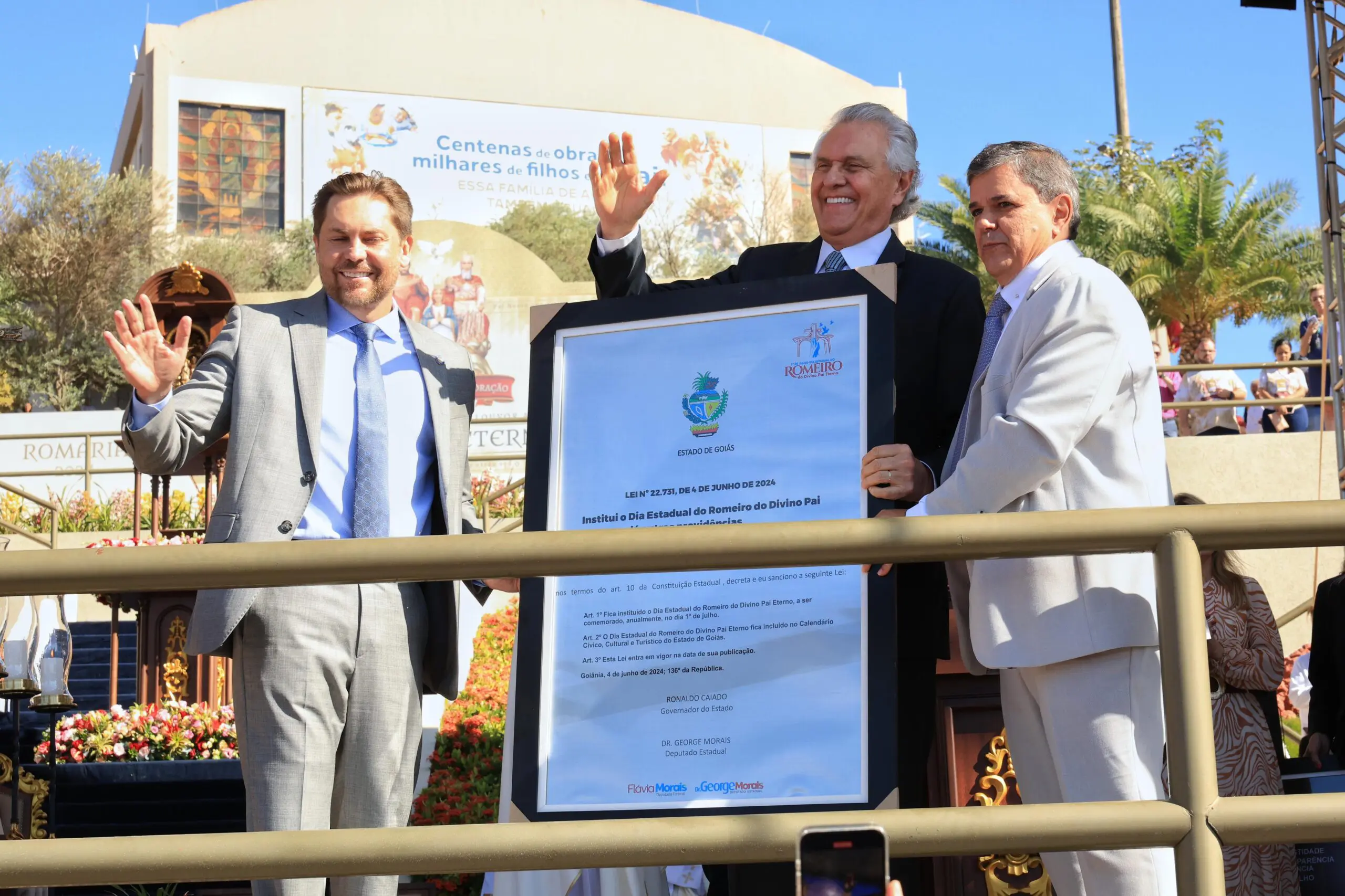 Caiado e Gracinha participam da missa de encerramento da Romaria de Trindade 