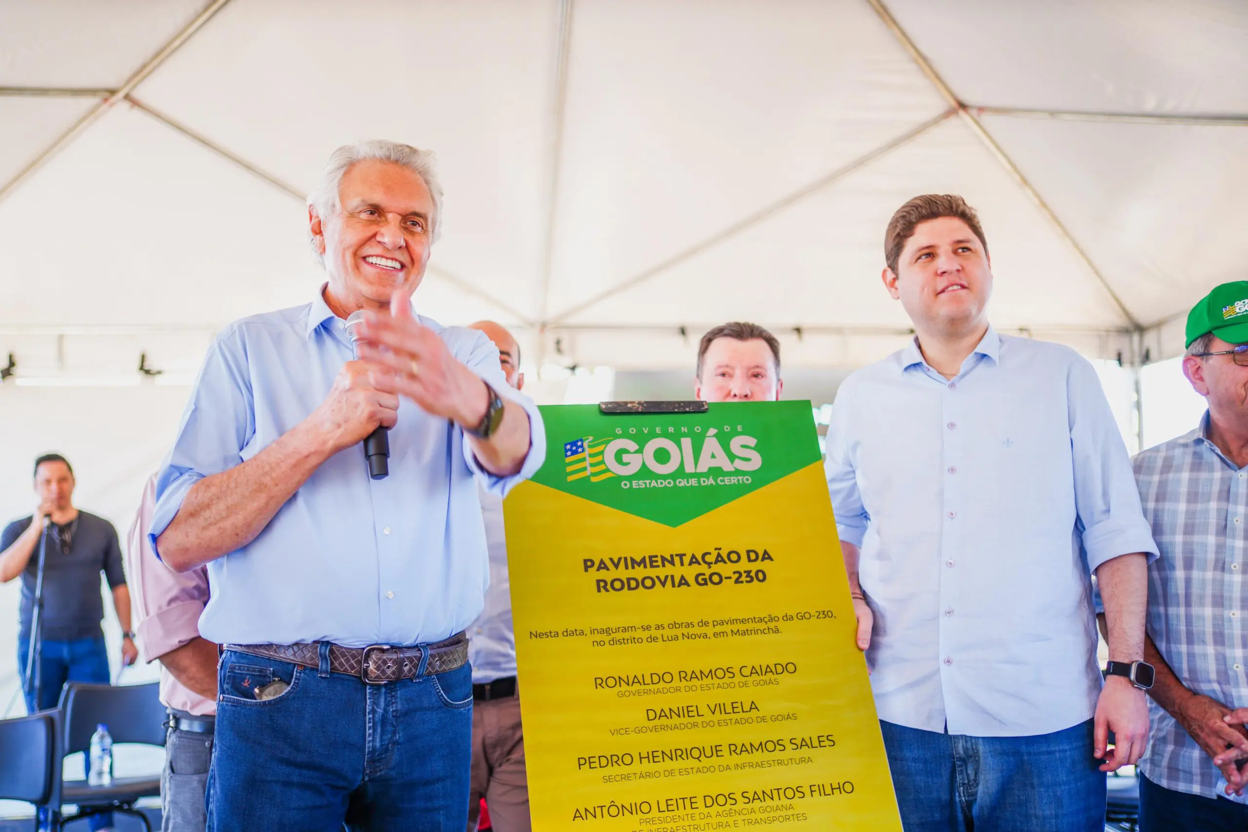 Caiado inaugura trecho da GO-230, em Matrinchã