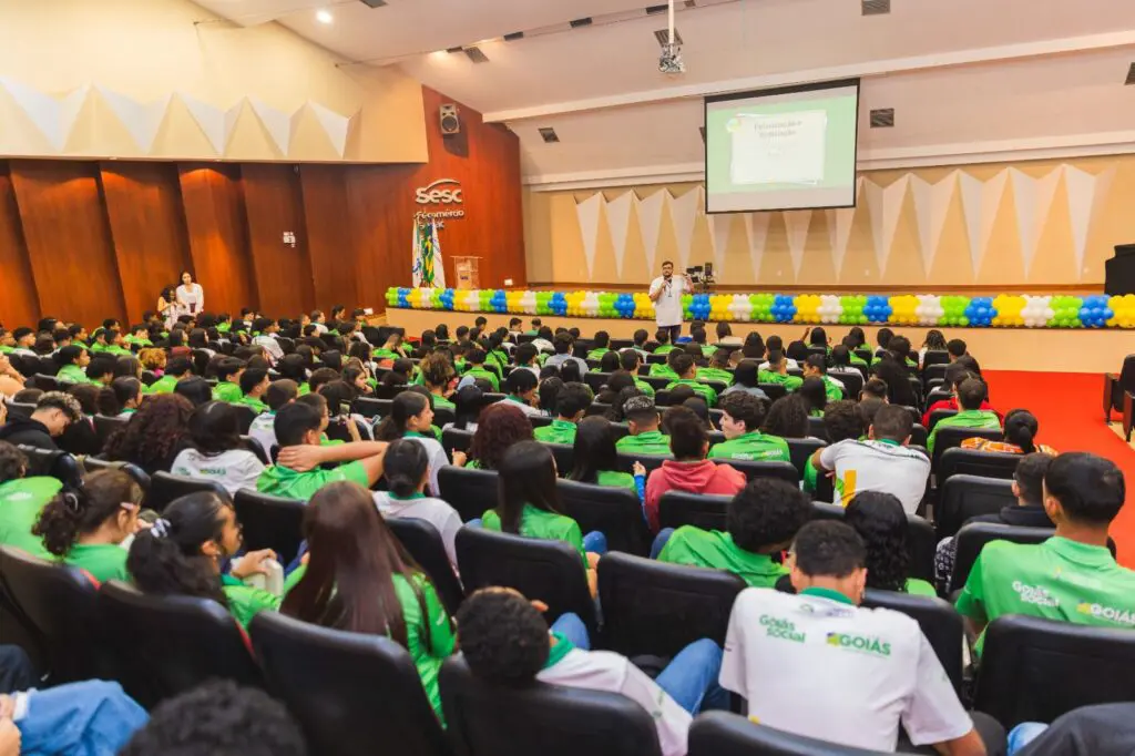 Partiipantes do Aprendizes da Matemática durante aulão