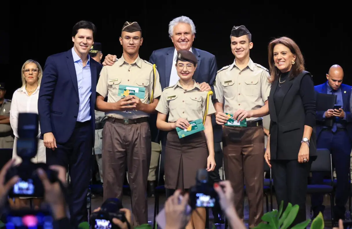 Entrega dos cartões do Bolsa Uniforme