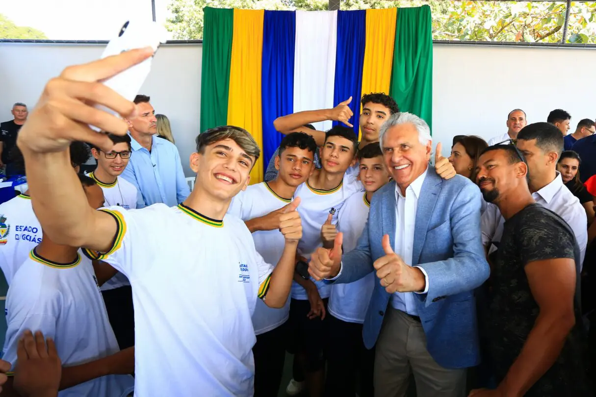 Caiado inaugura novo colégio em Aparecida de Goiânia