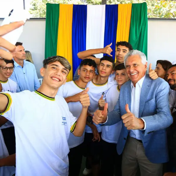 Caiado inaugura novo colégio em Aparecida de Goiânia