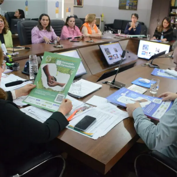 Reunião discute implementação de programas de meio ambiente e sustentabilidade nas unidades escolares da rede pública