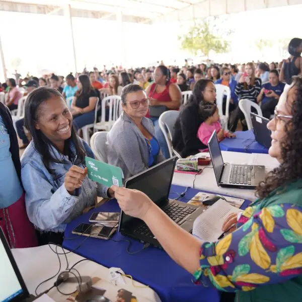 Goiás Social entrega Aluguel Social e escrituras em Aparecida