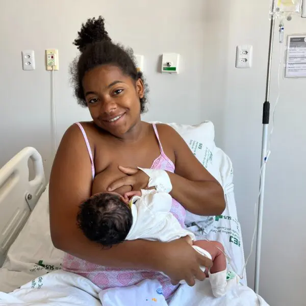 Mãe e bebê no Hospital Estadual de Jataí