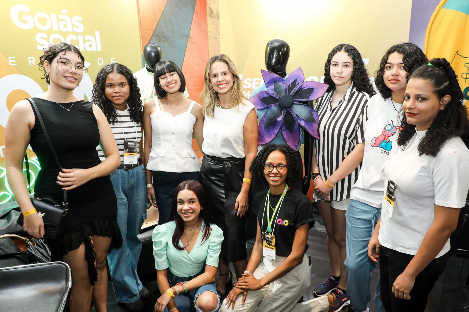 Amarê Fashion tem desfile de looks desenhados por jovens em vulnerabilidade social 