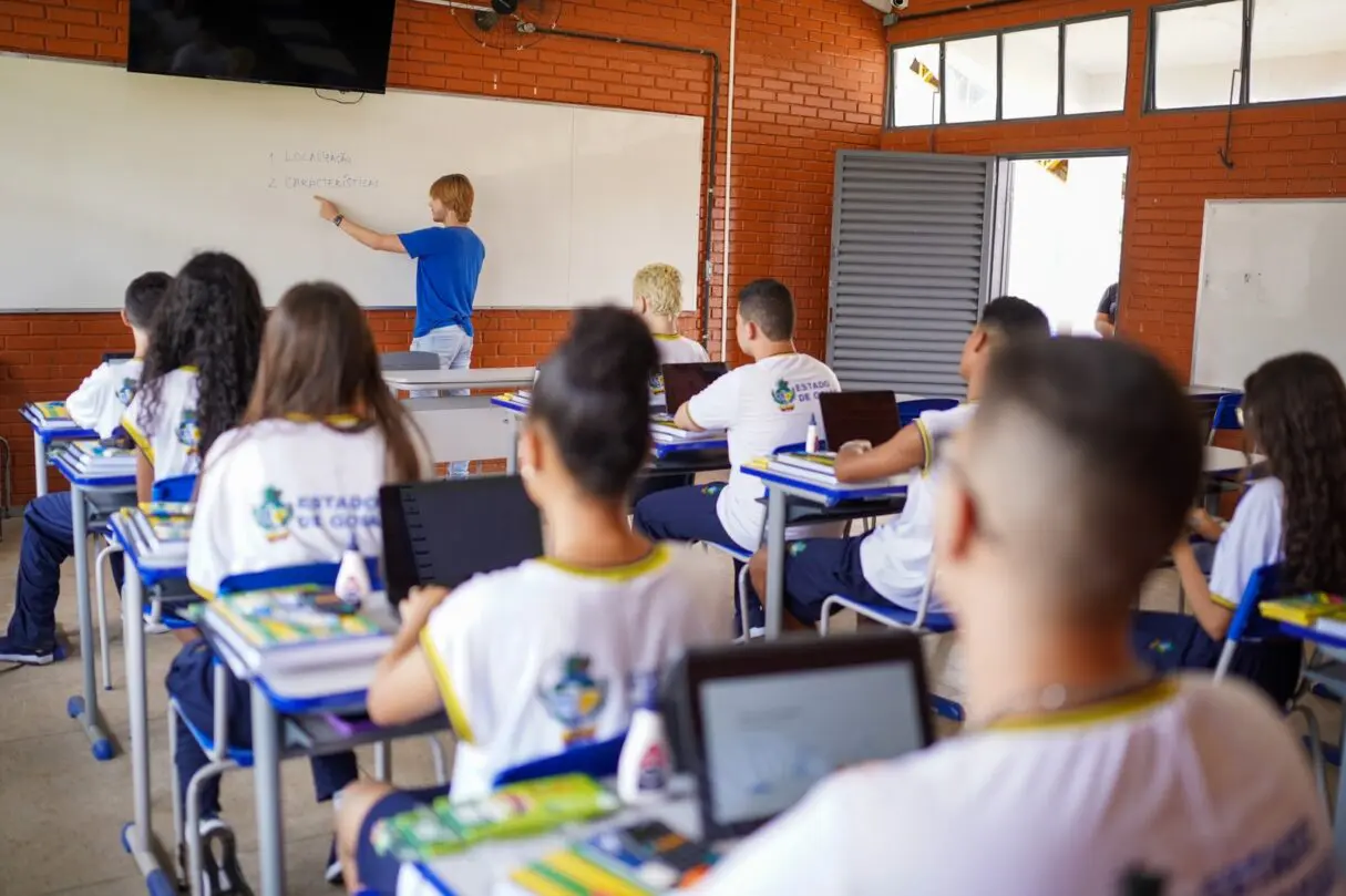 PROFESSOR EM SALA DE AULA