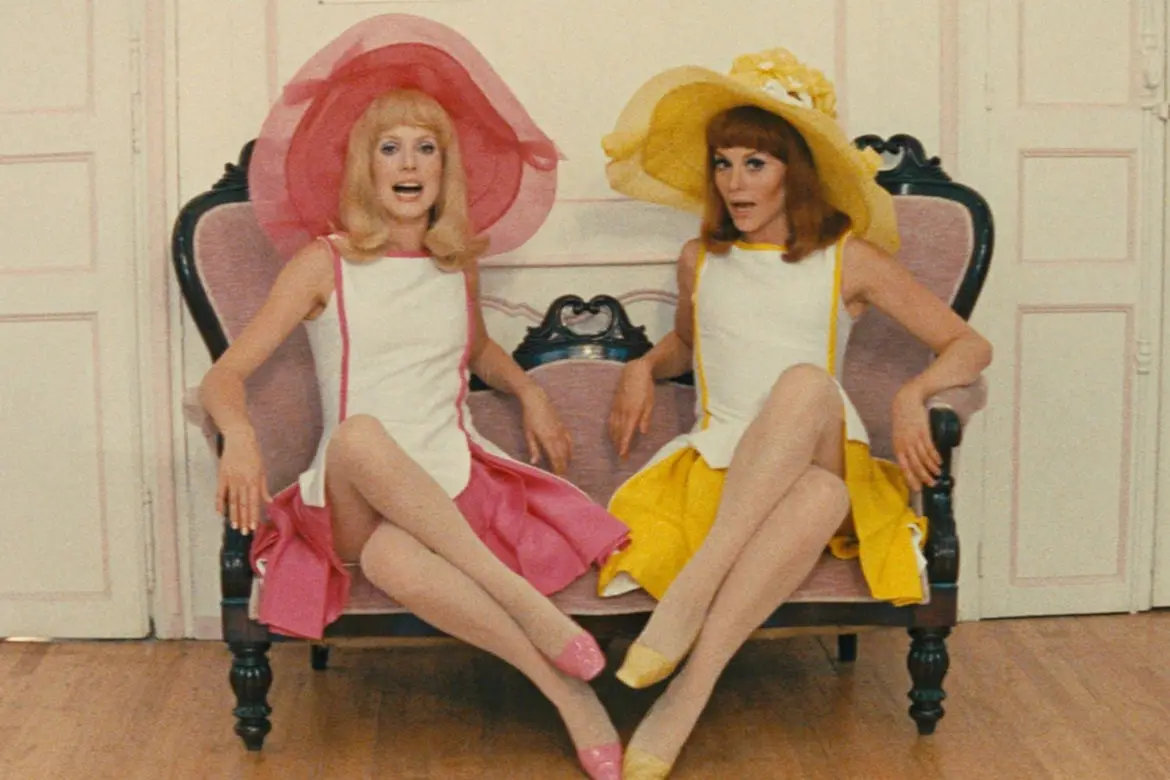 Sessão Ludovico vai exibir o longa-metragem Duas Garotas Românticas (1967), de Jacques Demy