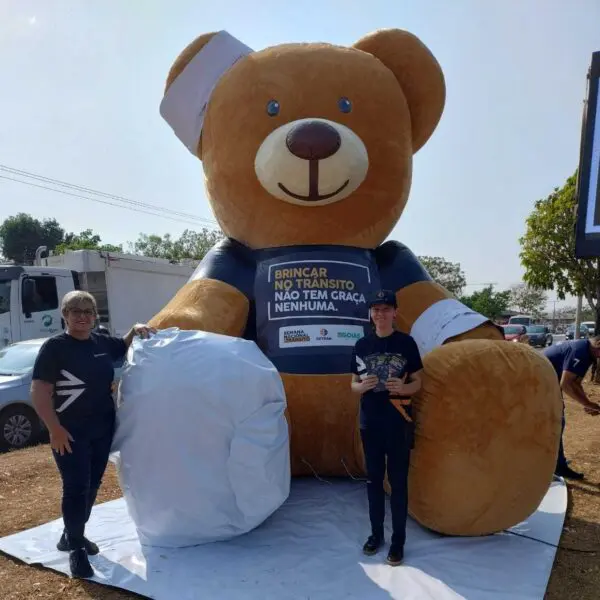 Semana Nacional de Trânsito teve urso gigante