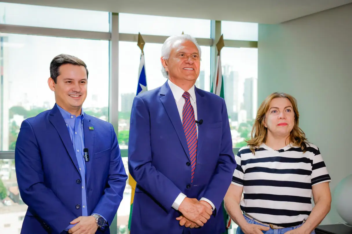 O governador Ronaldo Caiado, o presidente da Emater Rafael Gouveia e a secretária de Educação Fátima Gavioli. Foto: Romullo Carvalho