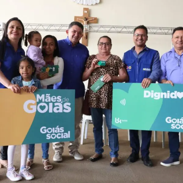 Goiás Social entrega cartões Mães de Goiás e Dignidade