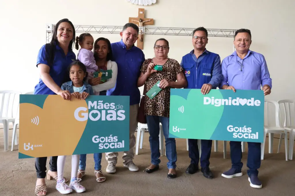 Goiás Social entrega cartões Mães de Goiás e Dignidade