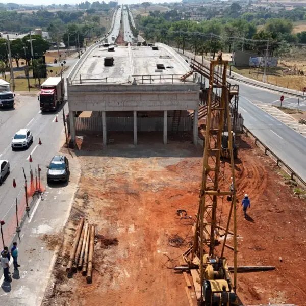 Obra do viaduto do Portal da Fé_Goinfra