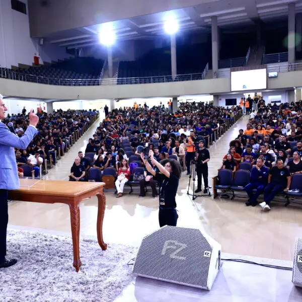 Ronaldo Caiado na abertura de congresso evangélico “As igrejas evangélicas e a igreja Madureira fazem um trabalho no estado que precisa ser reverenciado” (Foto Adalberto Ruchelle)