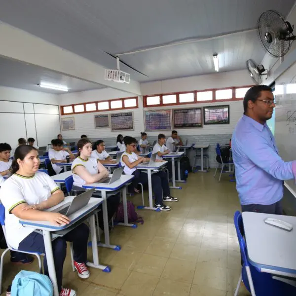 Cursos técnicos integrados ao ensino médio têm mais 15 mil vagas