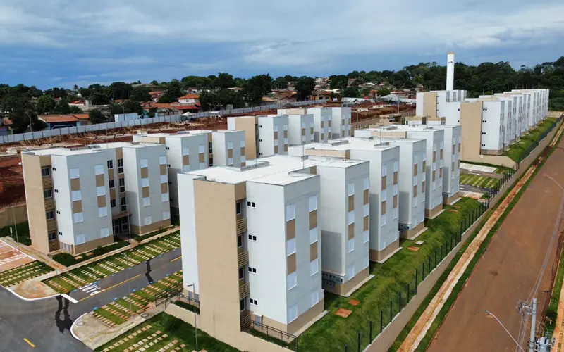 Estado entrega apartamentos a 496 famílias de Goiânia