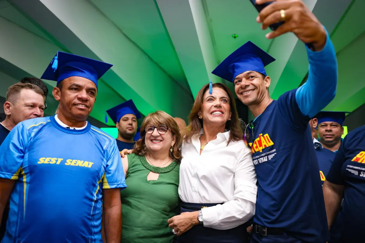 Gracinha Caiado participa de formatura de 240 novos motoristas de ônibus e caminhão