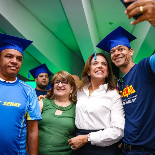 Gracinha Caiado participa de formatura de 240 novos motoristas de ônibus e caminhão