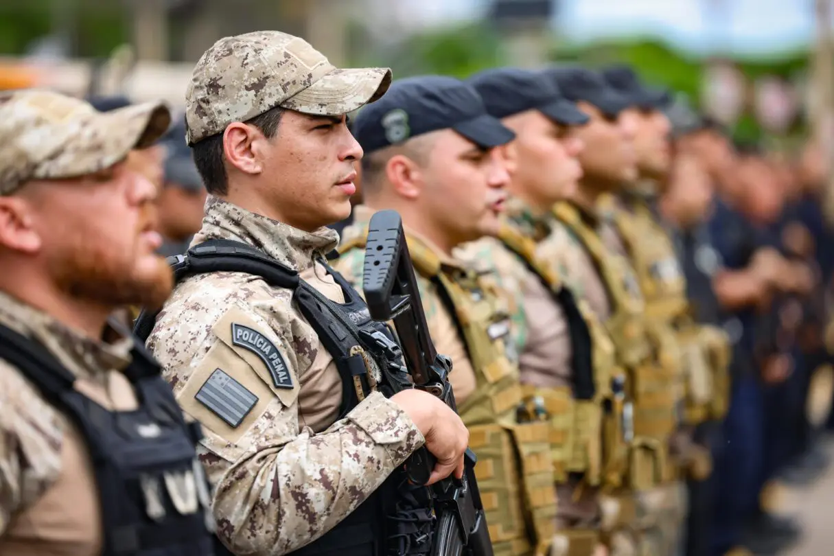 "Reconstruindo o Sistema" revela transformação na segurança pública em Goiás - policiais-enfileirados