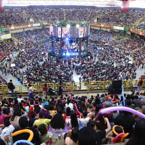 Distribuição de brinquedos do Natal do Bem no Goiânia Arena