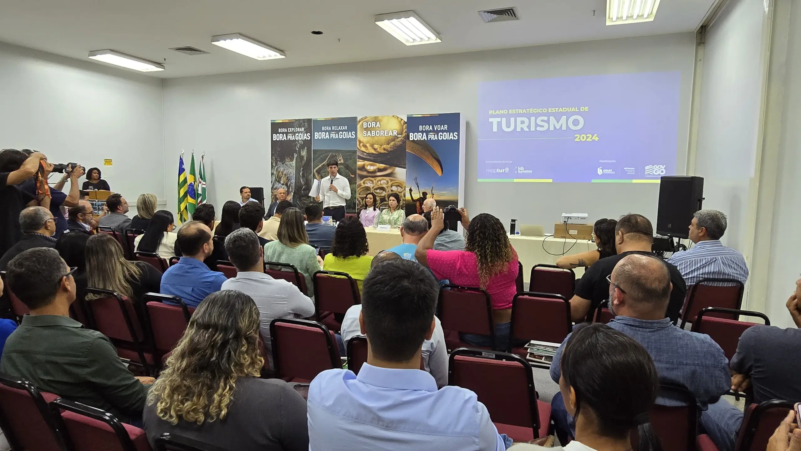 Governo de Goiás capacita mais de 2 mil profissionais do setor de turismo