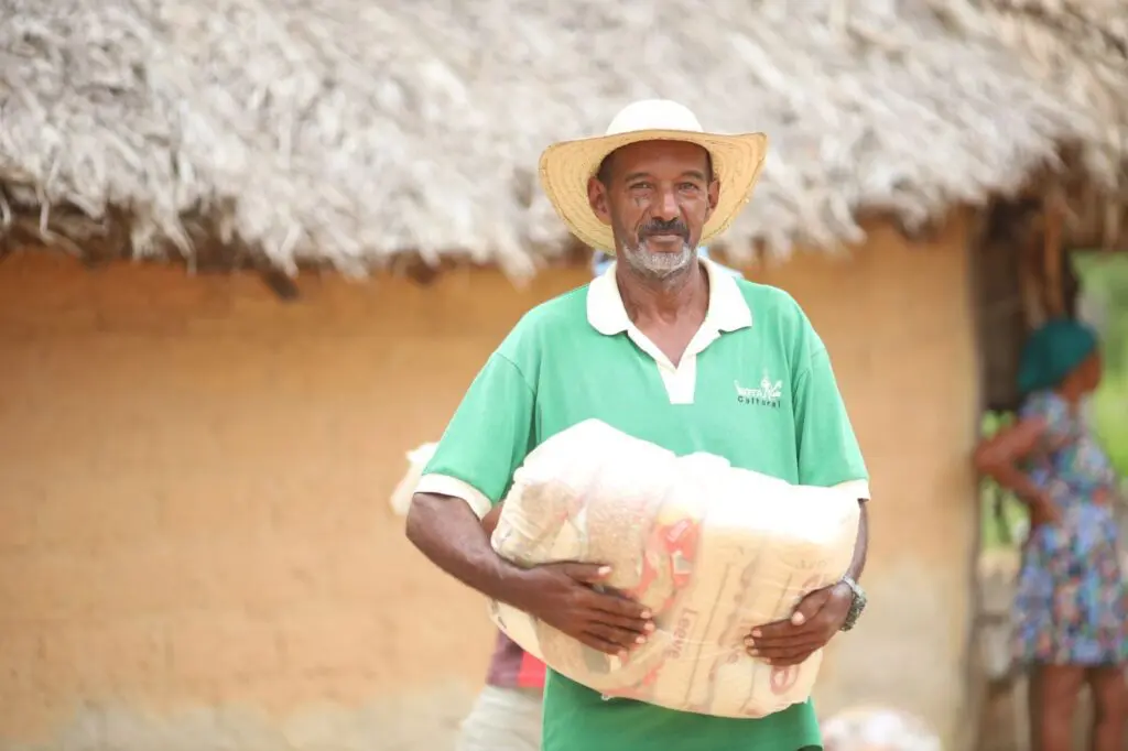 Entrega de alimentos do Goiás Alerta e Solidário