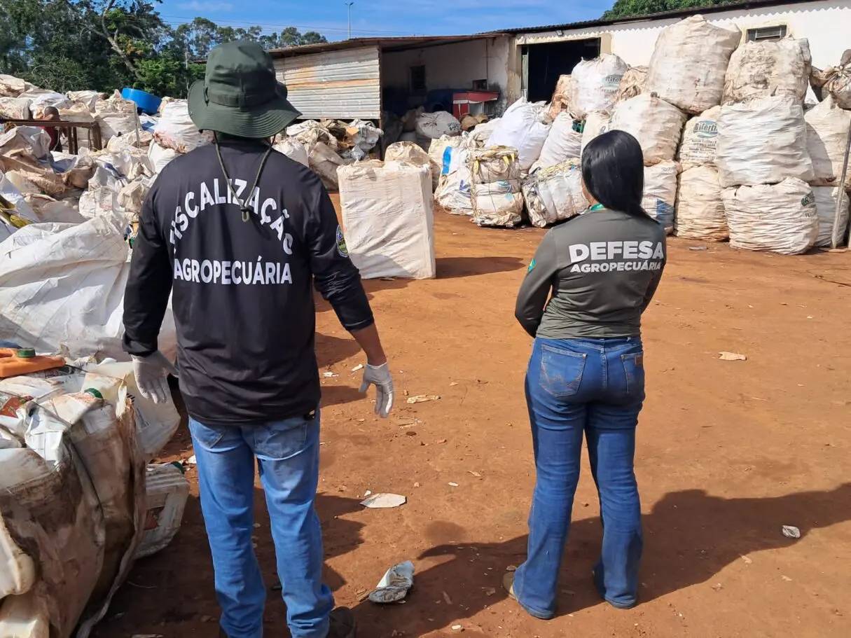 Apreensão de embalagens de agrotóxicos