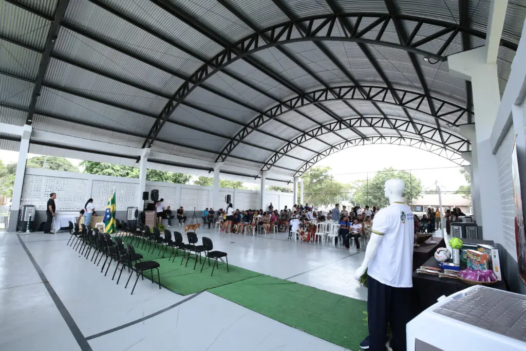 Comunidade indígena da Aldeia Buridina, em Aruanã, comemora inauguração da quadra poliesportiva coberta