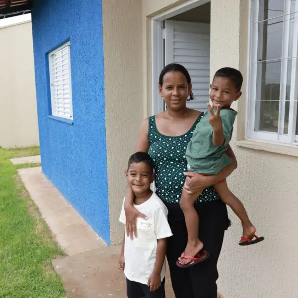 Famílias de Campos Verdes são contempladas com casas a custo zero