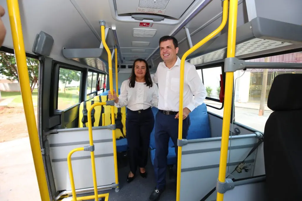 novo ônibus do transporte escolar